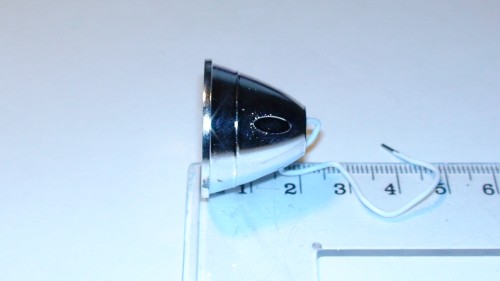 Der weiße Draht ist nur dazu da, dass der Reflekor "steht"^^