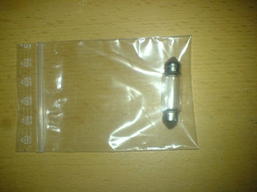 Die Lampe in eine tüte packen damit keine glas splitter rumfliegen