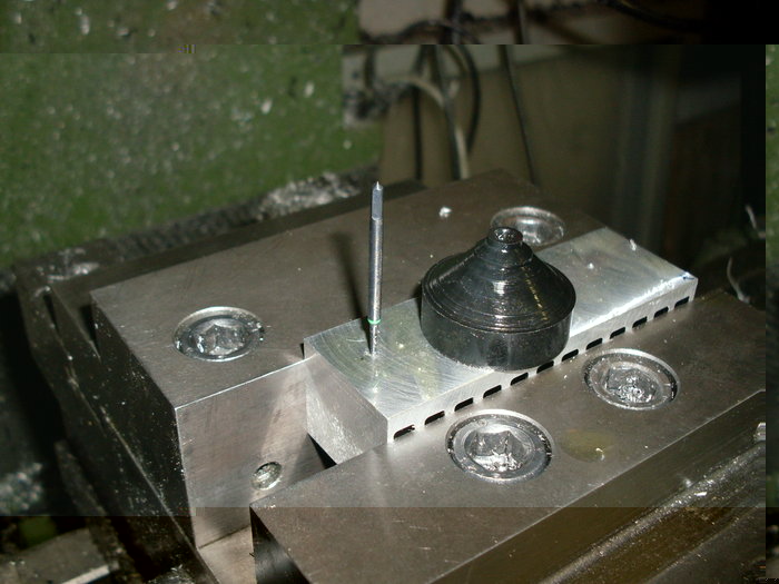 Kühlkörper Gewinde schneiden.jpg (287.61 KiB) 13250 mal betrachtet dann M1,6er Gewinde rein.