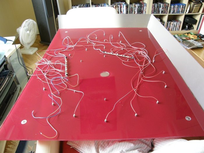 P6090263.jpg (110.17 KiB) 43610 mal betrachtet Die Fassungen werden bestückt.