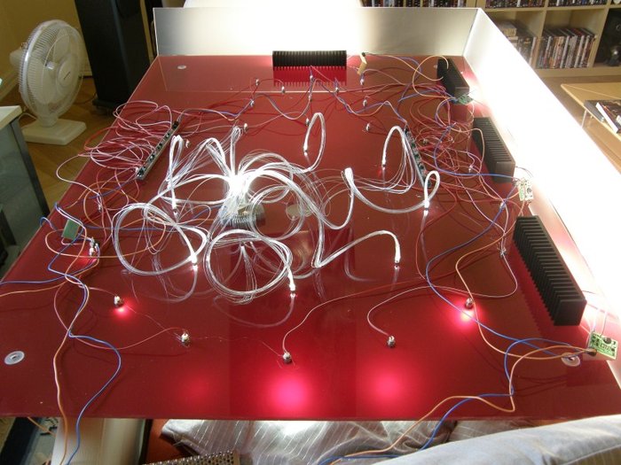 P6090267.jpg (125.47 KiB) 43621 mal betrachtet Und nun mit allen LEDs und Lichttest.