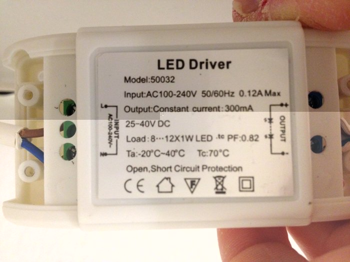 hier ist einer der vorhandenen Trafos. Der war dabei und funktioniert (vermute aber, dass der nicht genug Watt hat? Panel hat 21 W, Trafo nur 12W?)